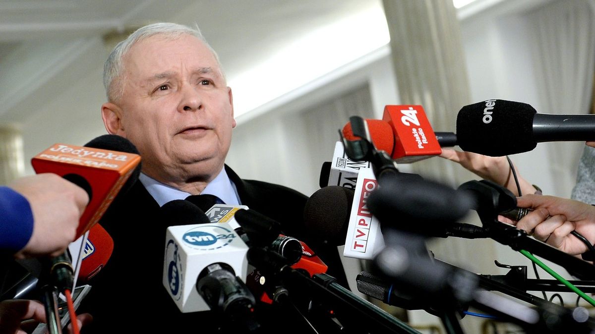 Kaczyński otáčí: „nepřátelská média“ nevyvlastní, ale oslabí a skoupí